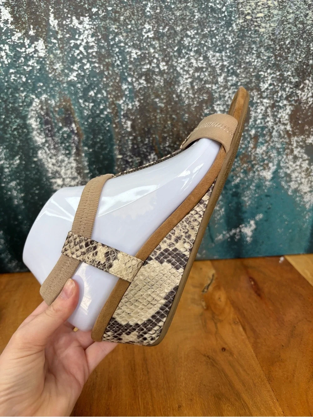 Alfani Classic 2010’s Snake Print T-Strap Wedge Sandals Size 8 VGUC